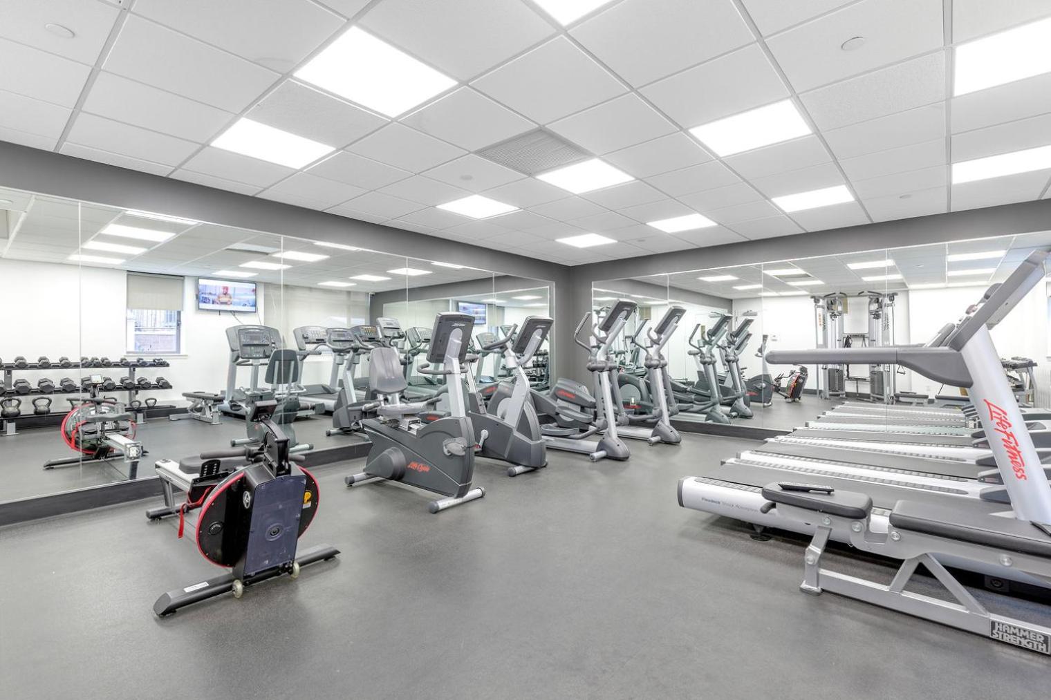 Midtown W 1br W Gym Doorman Nr Times Sq Nyc-692 New York